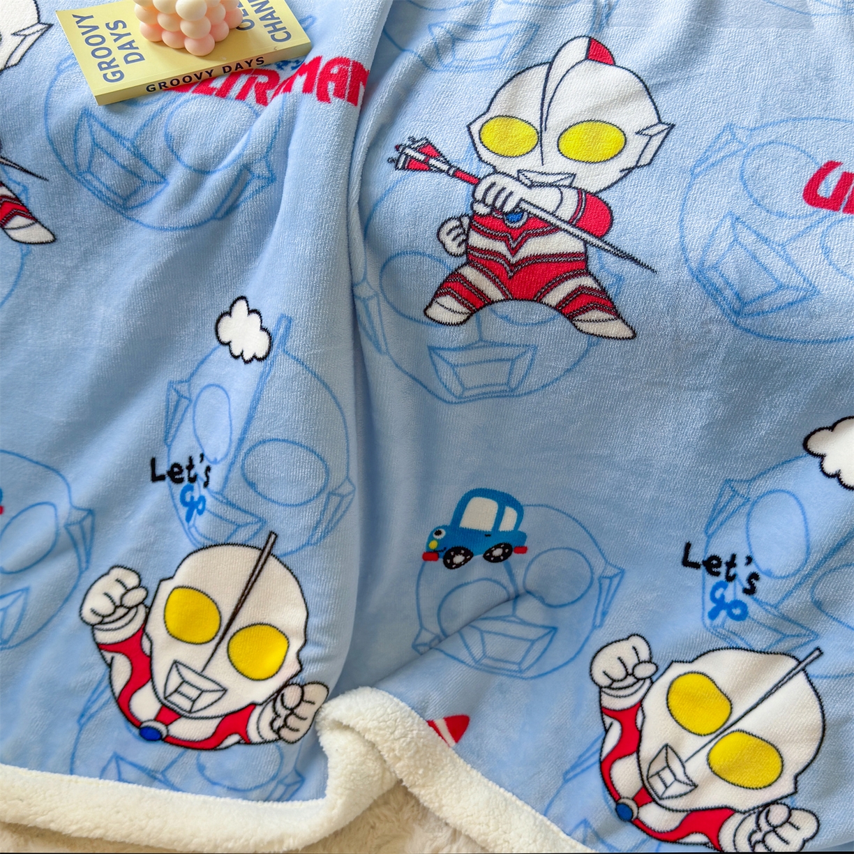 91家纺网 家纺一手货源 找家纺 名兮家居 2025秋冬正版授权经典奥特曼高克重牛奶绒羊羔绒多功能盖毯【含防伪标】 盖毯-云朵奥特曼