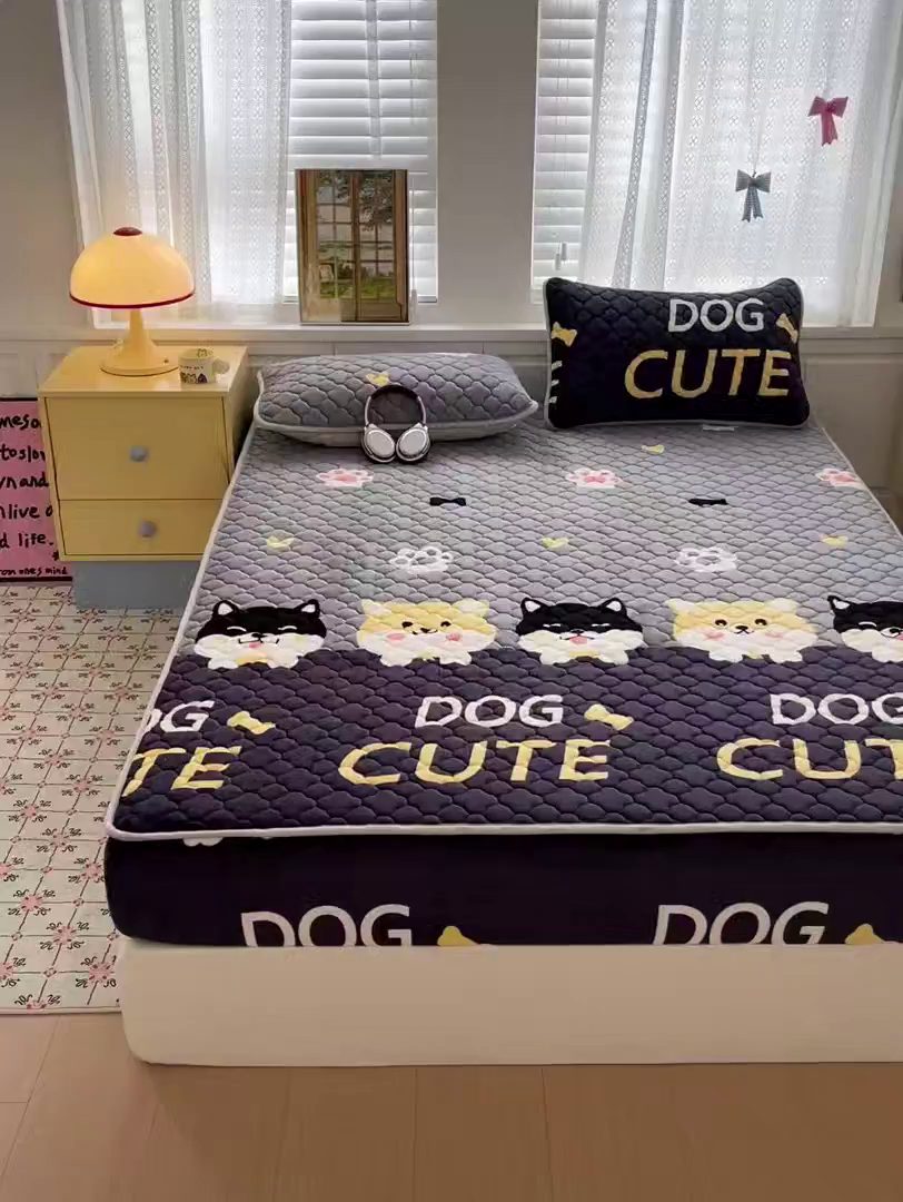 91家纺网 家纺一手货源 找家纺 富馨莱 2025新款牛奶绒夹棉床笠支持一件定做 小柯基-夹棉