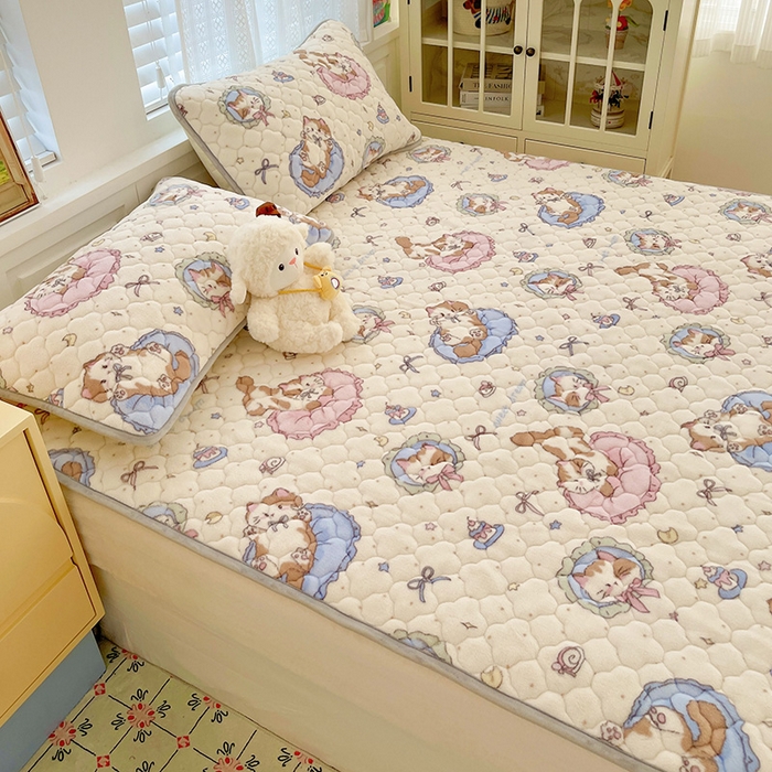 91家纺网 家纺一手货源 找家纺 富馨莱 2025新款牛奶绒夹棉床笠支持一件定做 小猫咪-夹棉