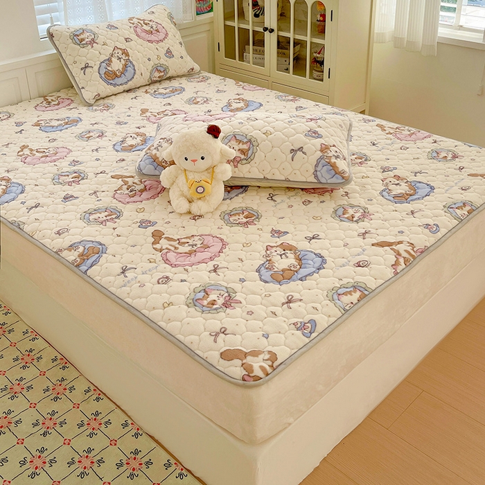 91家纺网 家纺一手货源 找家纺 富馨莱 2025新款牛奶绒夹棉床笠支持一件定做 小猫咪-夹棉