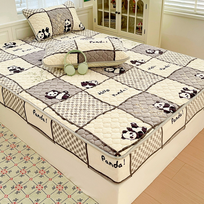 91家纺网 家纺一手货源 找家纺 富馨莱 2025新款牛奶绒夹棉床笠支持一件定做 熊猫皮皮-夹棉