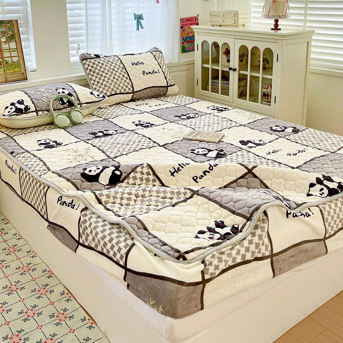 91家纺网 家纺一手货源 找家纺 富馨莱 2025新款牛奶绒夹棉床笠支持一件定做 熊猫皮皮-夹棉