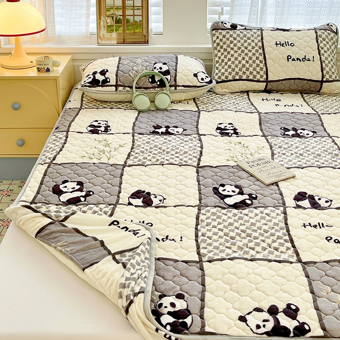 91家纺网 家纺一手货源 找家纺 富馨莱 2025新款牛奶绒夹棉床笠支持一件定做 熊猫皮皮-夹棉