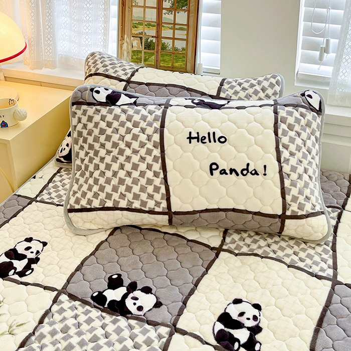91家纺网 家纺一手货源 找家纺 富馨莱 2025新款牛奶绒夹棉床笠支持一件定做 熊猫皮皮-夹棉
