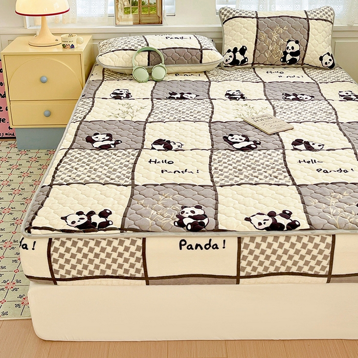 91家纺网 家纺一手货源 找家纺 富馨莱 2025新款牛奶绒夹棉床笠支持一件定做 熊猫皮皮-夹棉