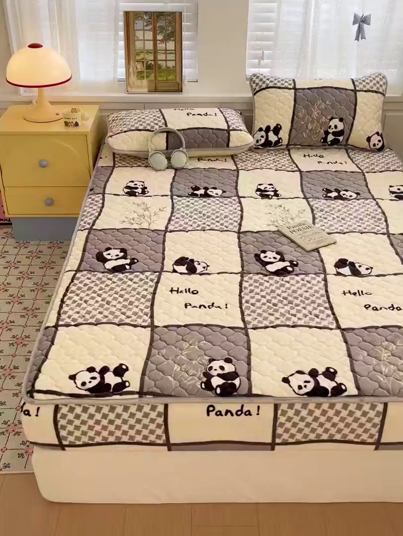 91家纺网 家纺一手货源 找家纺 富馨莱 2025新款牛奶绒夹棉床笠支持一件定做 熊猫皮皮-夹棉