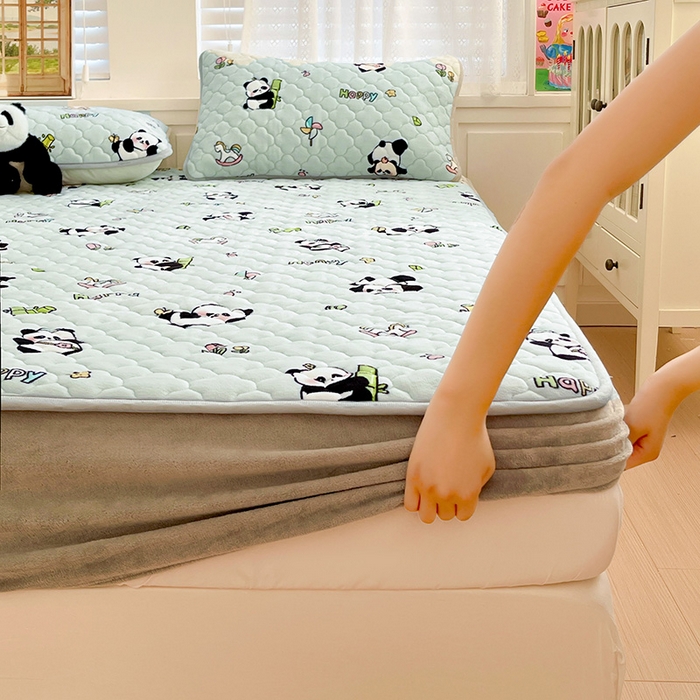 91家纺网 家纺一手货源 找家纺 富馨莱 2025新款牛奶绒夹棉床笠支持一件定做 熊猫仔仔-夹棉