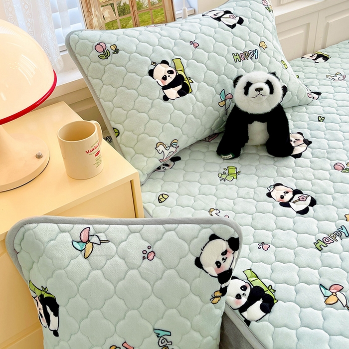 91家纺网 家纺一手货源 找家纺 富馨莱 2025新款牛奶绒夹棉床笠支持一件定做 熊猫仔仔-夹棉