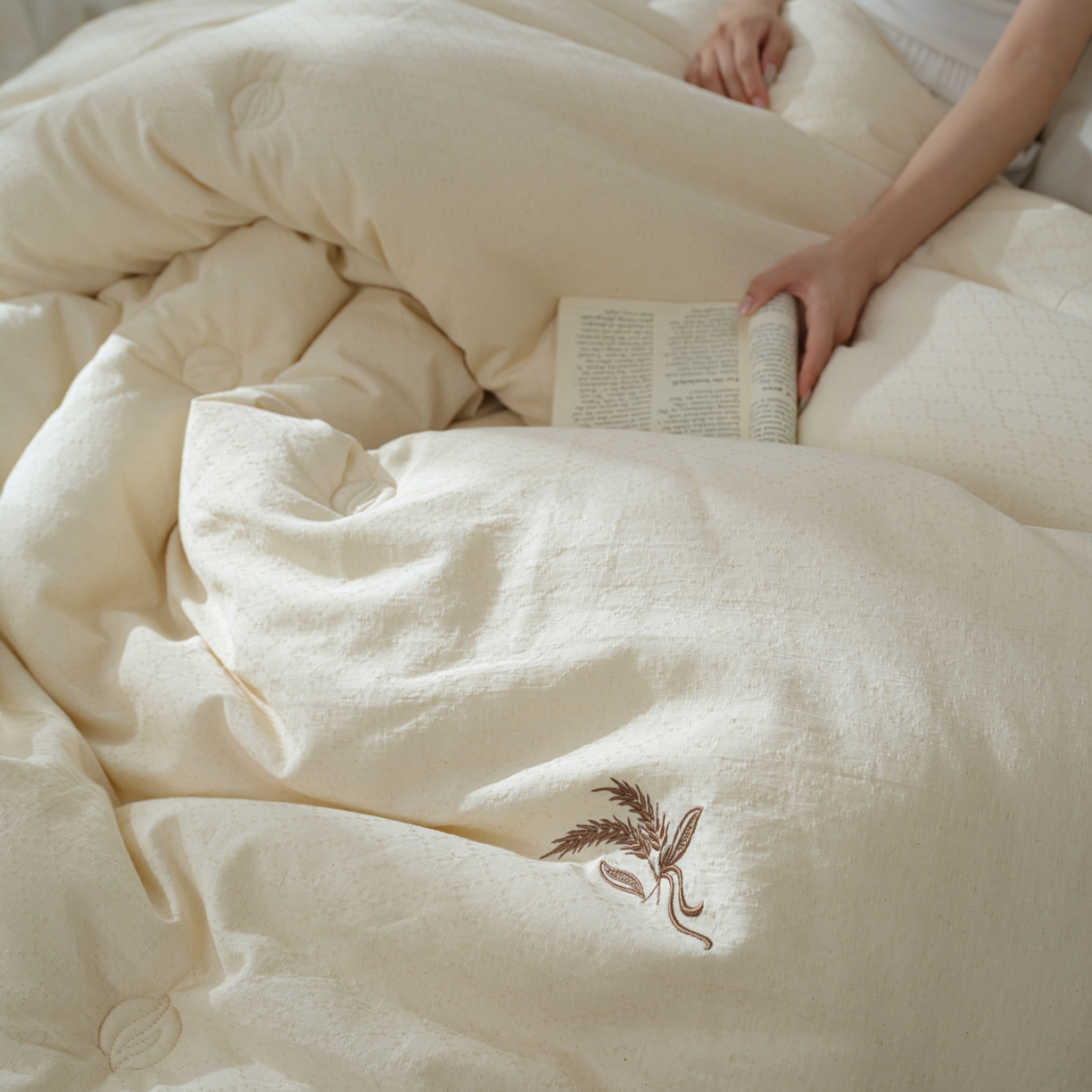 91家纺网 家纺一手货源 找家纺 （总）桂雅居 2025新款自然麦穗棉麻提花鲜豆蛋白被被子被芯