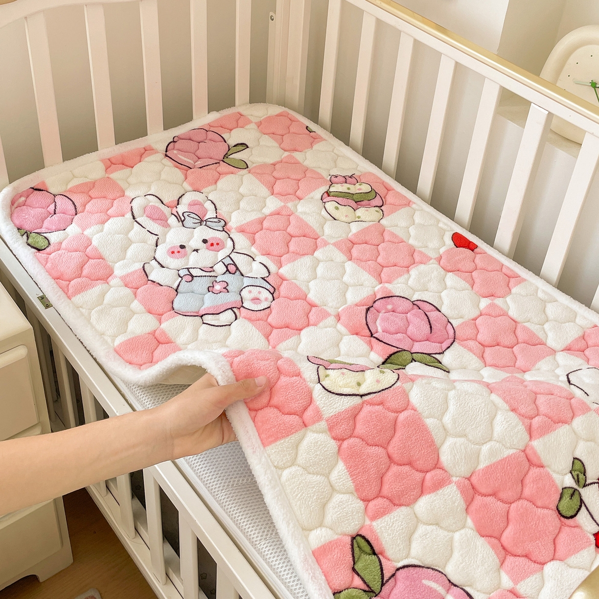 91家纺网 家纺一手货源 找家纺 富馨莱 2025新款幼儿园床垫支持定制尺寸 桃子兔兔