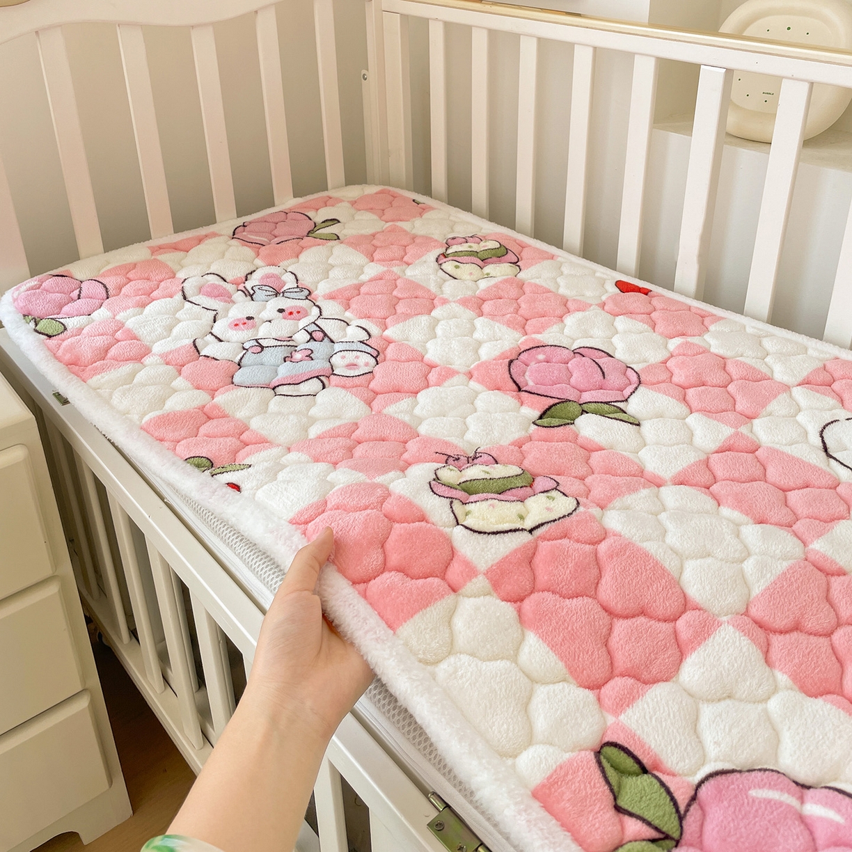 91家纺网 家纺一手货源 找家纺 富馨莱 2025新款幼儿园床垫支持定制尺寸 桃子兔兔