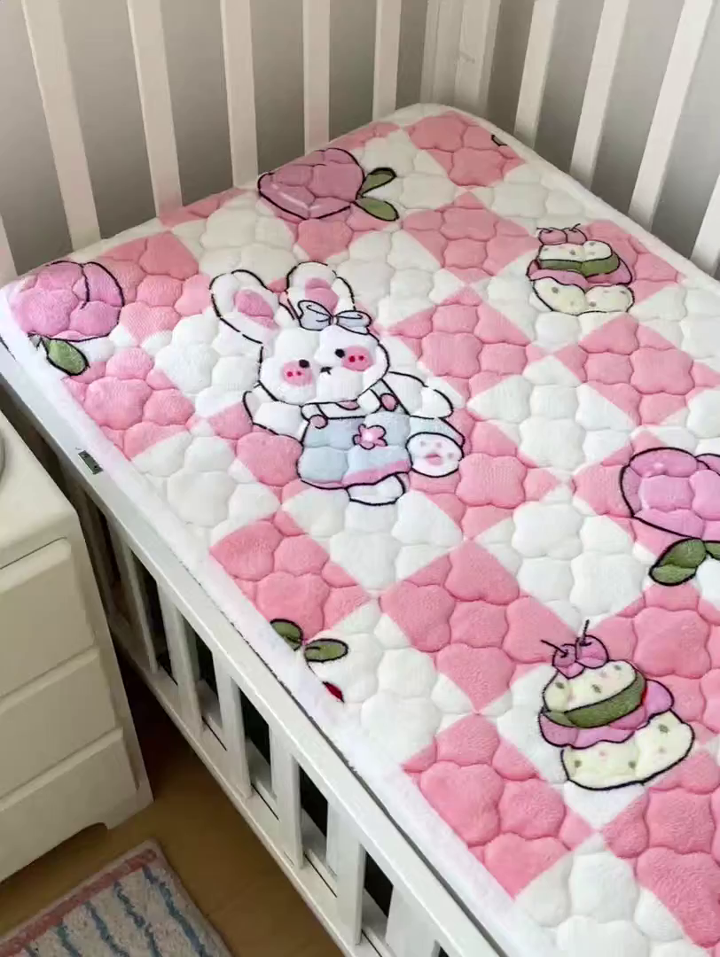 91家纺网 家纺一手货源 找家纺 富馨莱 2025新款幼儿园床垫支持定制尺寸 桃子兔兔