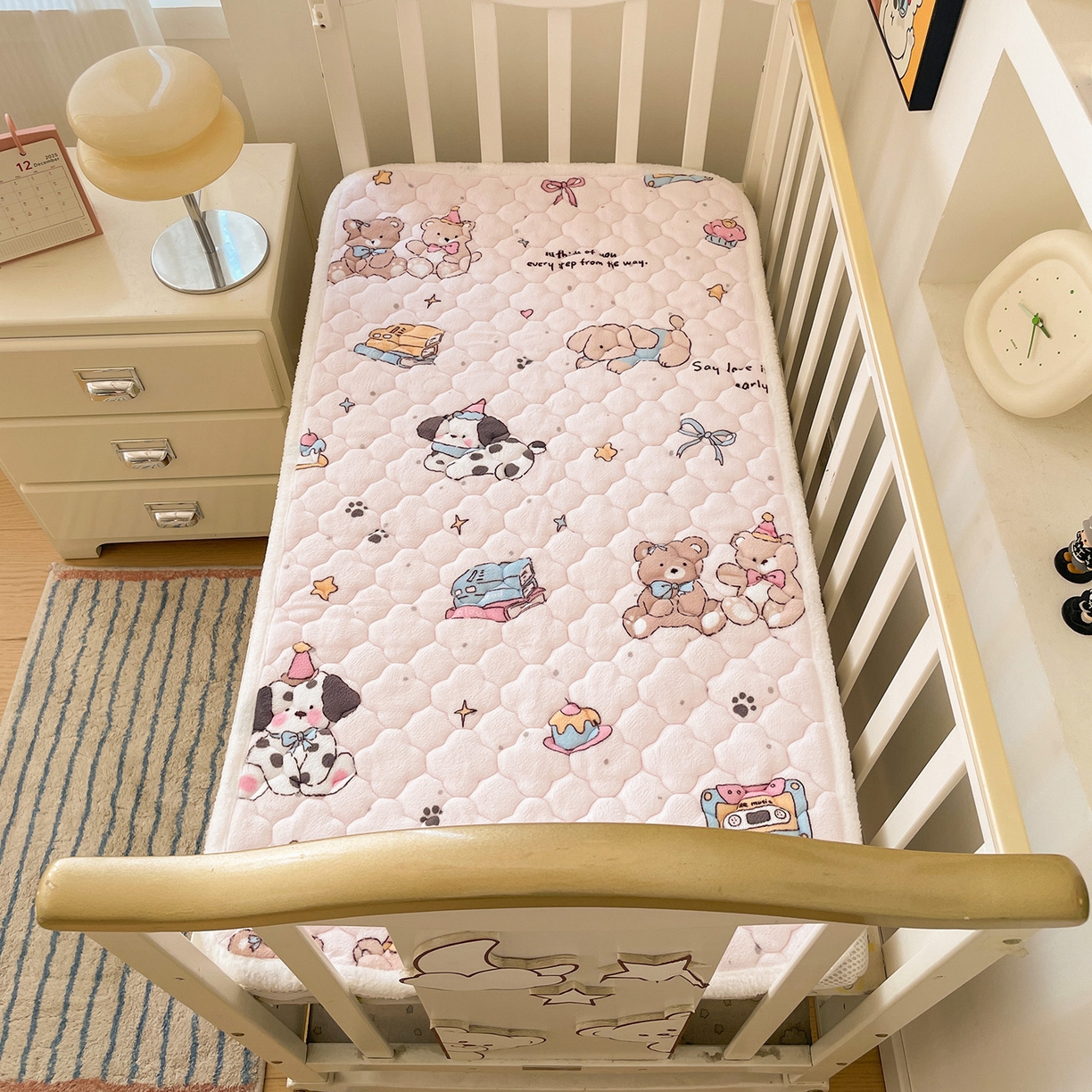 91家纺网 家纺一手货源 找家纺 富馨莱 2025新款幼儿园床垫支持定制尺寸 甜心汪汪