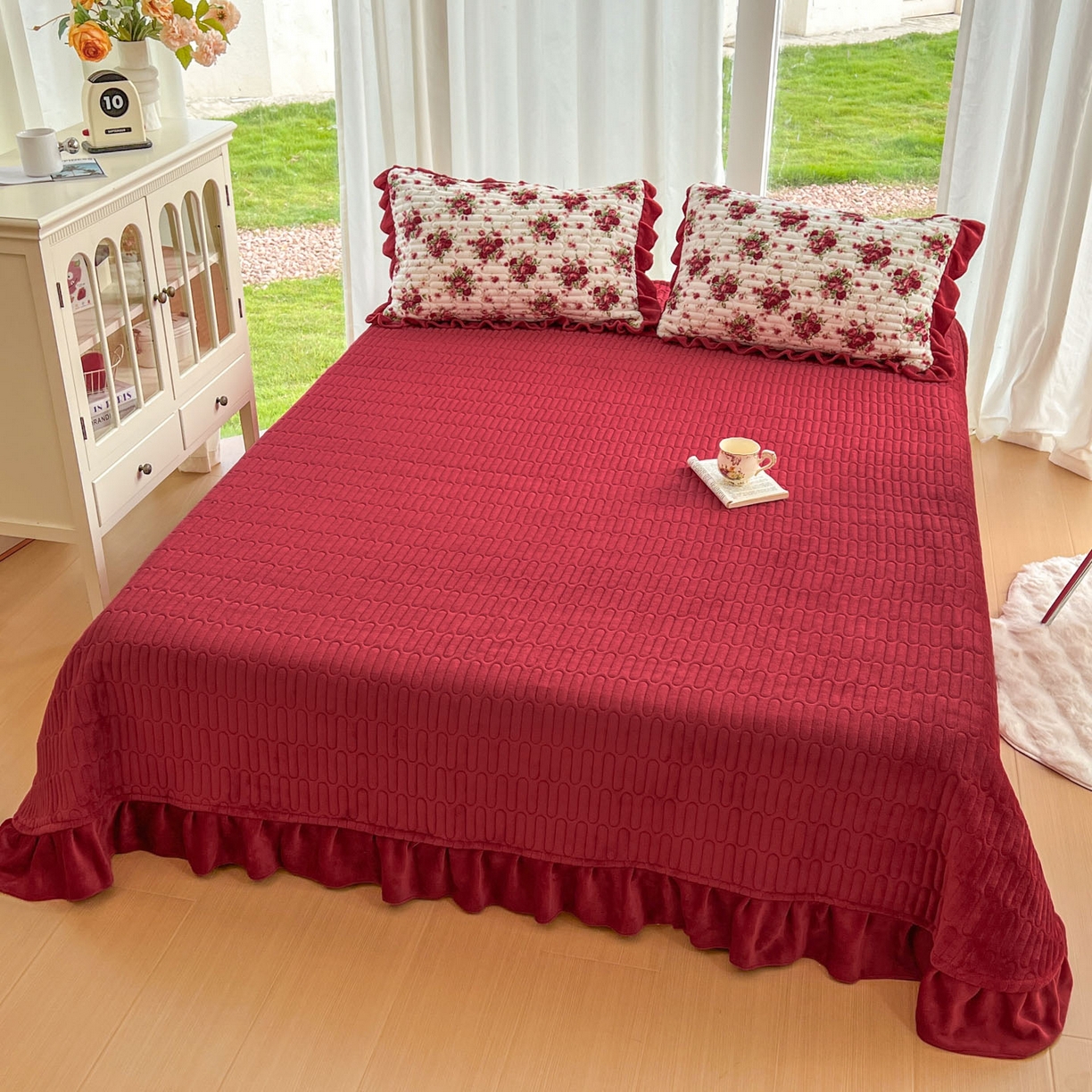 91家纺网 家纺一手货源 找家纺 美梦家纺 2025新款花边牛奶绒床盖四件套 向阳玫瑰-红