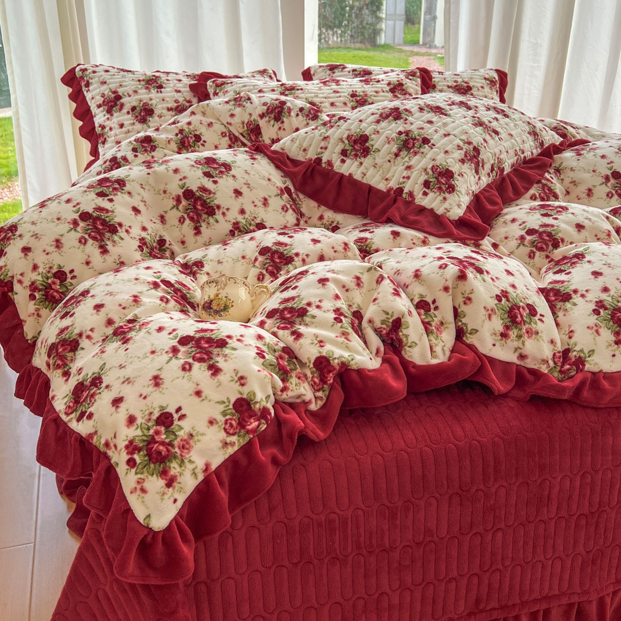 91家纺网 家纺一手货源 找家纺 美梦家纺 2025新款花边牛奶绒床盖四件套 向阳玫瑰-红