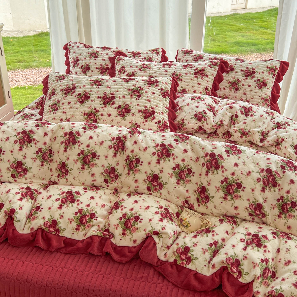 91家纺网 家纺一手货源 找家纺 美梦家纺 2025新款花边牛奶绒床盖四件套 向阳玫瑰-红