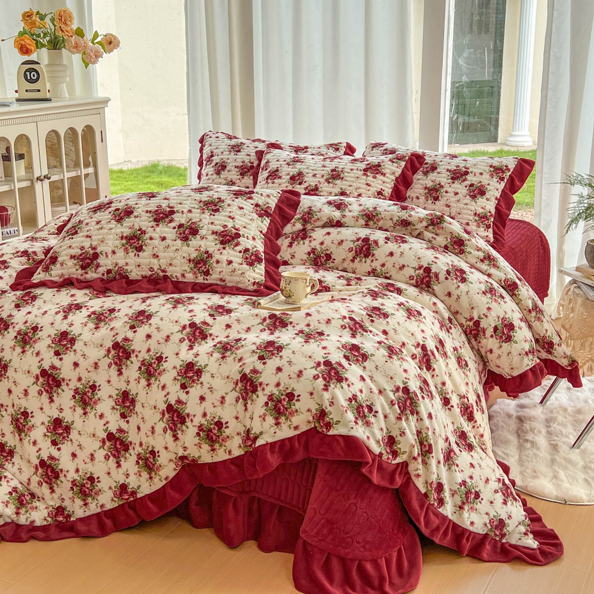 91家纺网 家纺一手货源 找家纺 美梦家纺 2025新款花边牛奶绒床盖四件套 向阳玫瑰-红