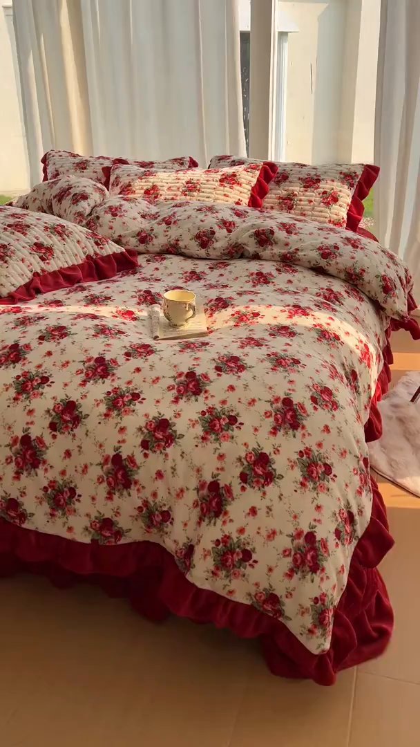 91家纺网 家纺一手货源 找家纺 美梦家纺 2025新款花边牛奶绒床盖四件套 向阳玫瑰-红