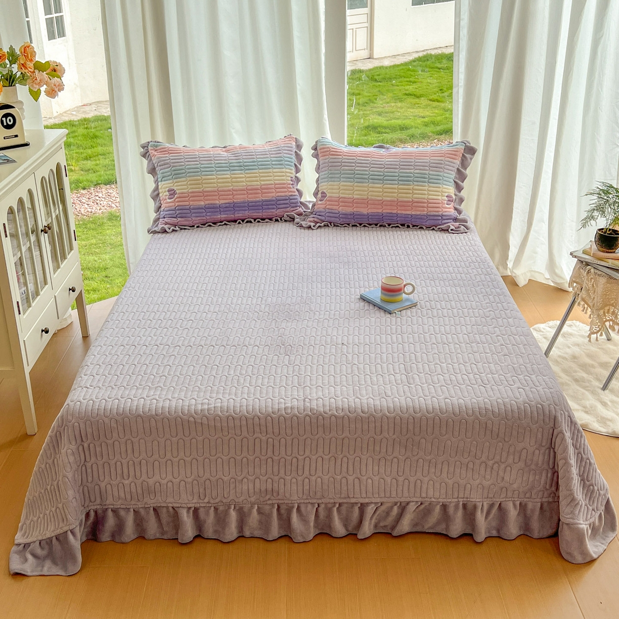 91家纺网 家纺一手货源 找家纺 美梦家纺 2025新款花边牛奶绒床盖四件套 彩虹条-紫