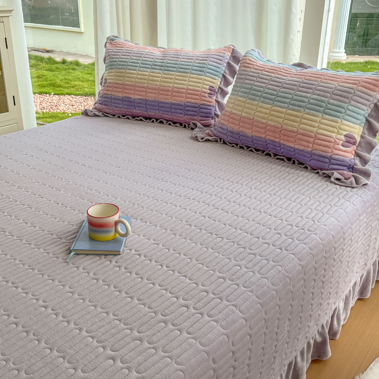 91家纺网 家纺一手货源 找家纺 美梦家纺 2025新款花边牛奶绒床盖四件套 彩虹条-紫