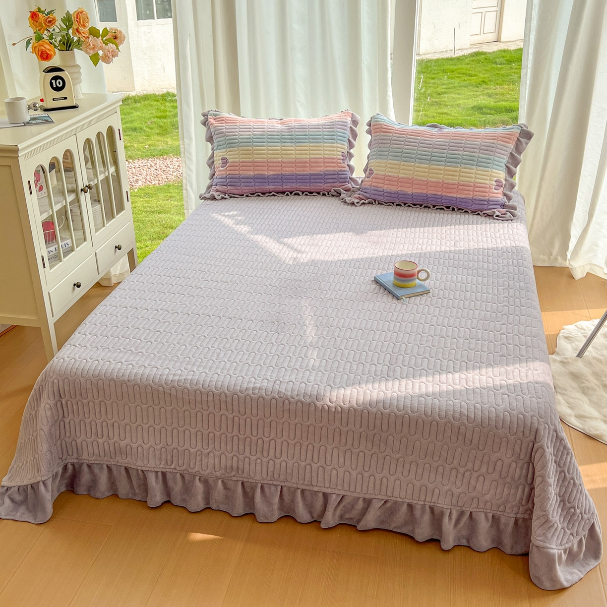 91家纺网 家纺一手货源 找家纺 美梦家纺 2025新款花边牛奶绒床盖四件套 彩虹条-紫