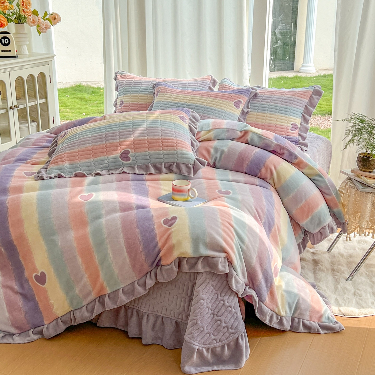 91家纺网 家纺一手货源 找家纺 美梦家纺 2025新款花边牛奶绒床盖四件套 彩虹条-紫