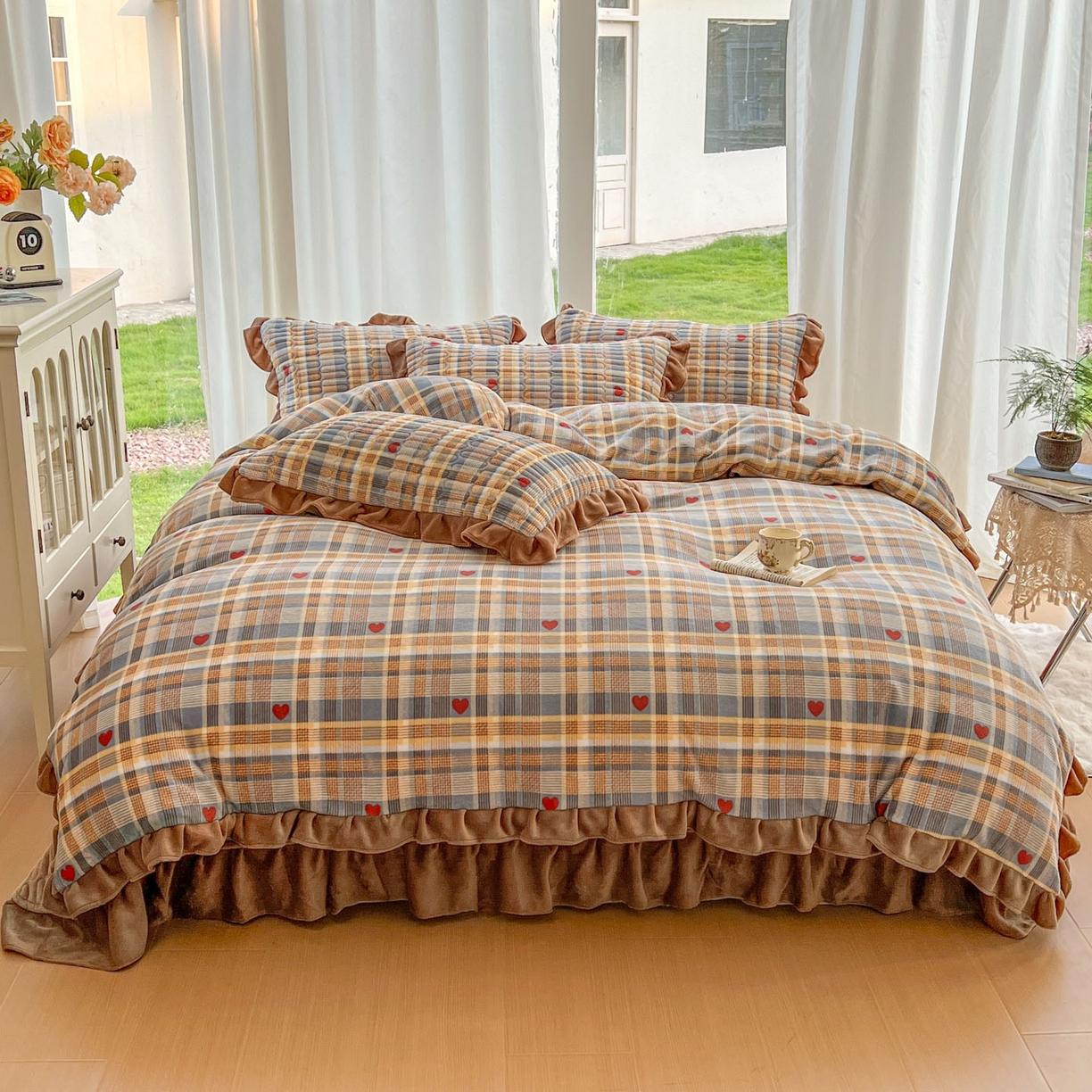 91家纺网 家纺一手货源 找家纺 美梦家纺 2025新款花边牛奶绒床盖四件套 灰蓝格-红心