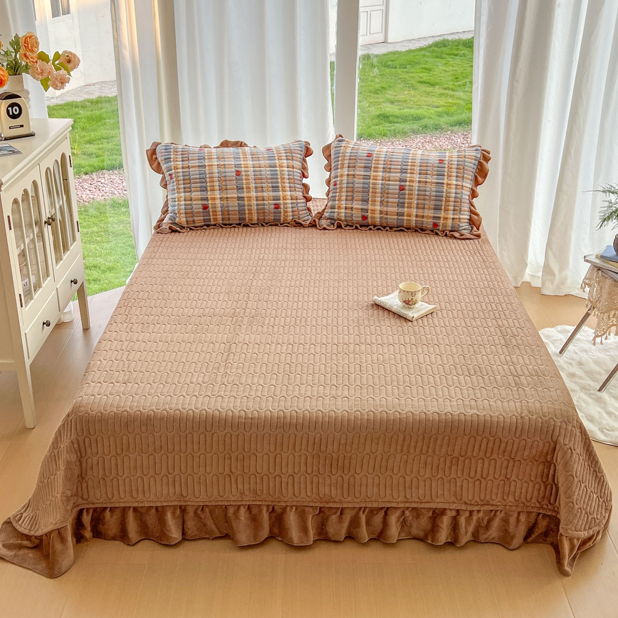 91家纺网 家纺一手货源 找家纺 美梦家纺 2025新款花边牛奶绒床盖四件套 灰蓝格-红心