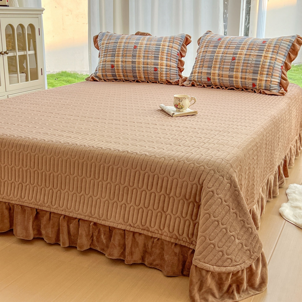 91家纺网 家纺一手货源 找家纺 美梦家纺 2025新款花边牛奶绒床盖四件套 灰蓝格-红心