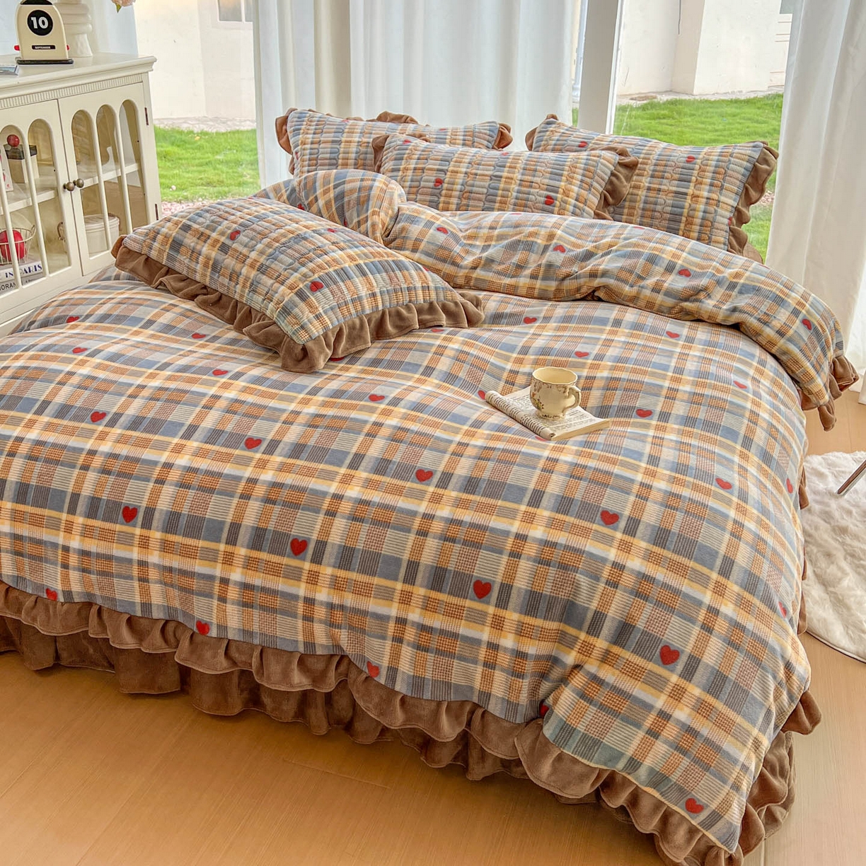 91家纺网 家纺一手货源 找家纺 美梦家纺 2025新款花边牛奶绒床盖四件套 灰蓝格-红心