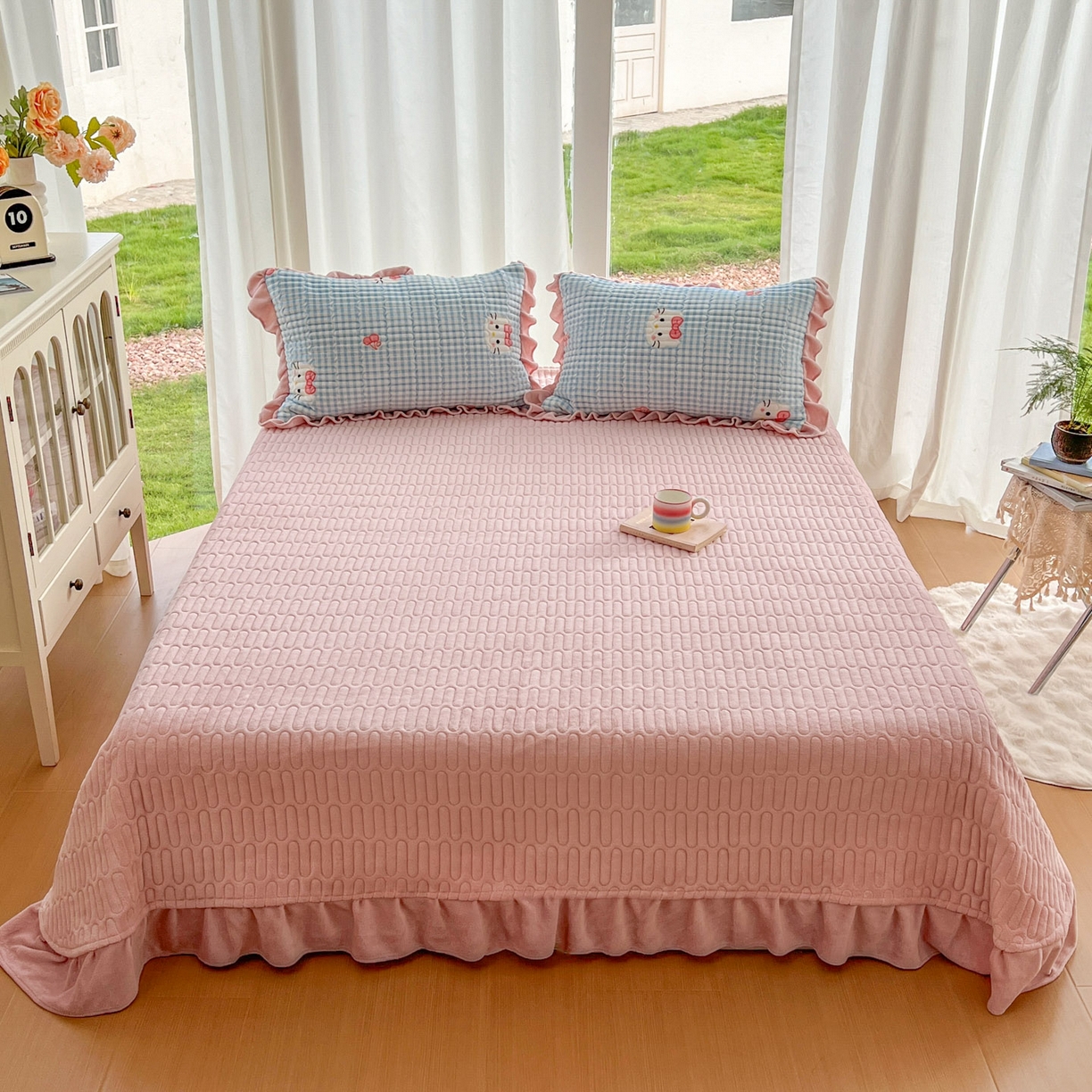 91家纺网 家纺一手货源 找家纺 美梦家纺 2025新款花边牛奶绒床盖四件套 凯蒂猫-蓝