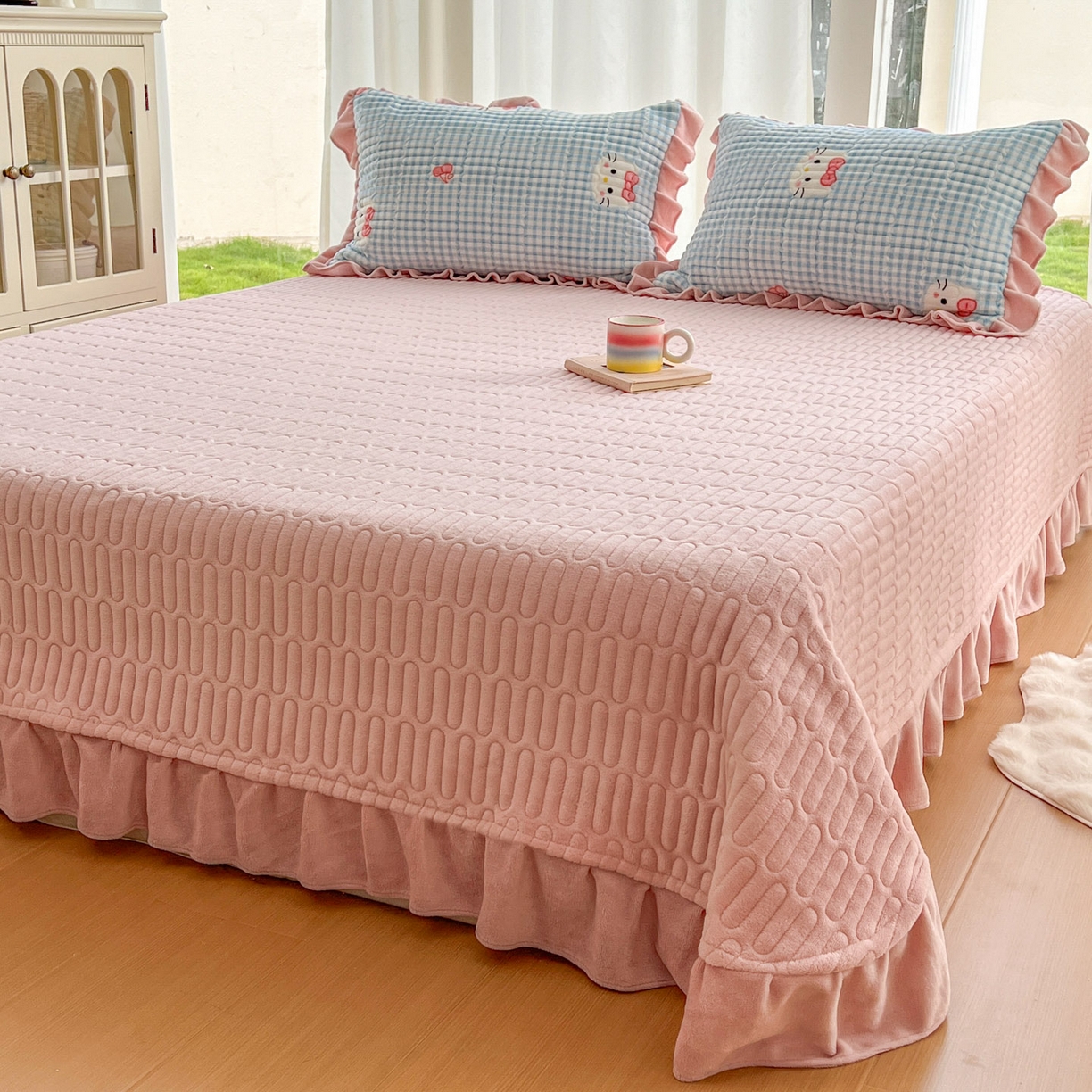 91家纺网 家纺一手货源 找家纺 美梦家纺 2025新款花边牛奶绒床盖四件套 凯蒂猫-蓝