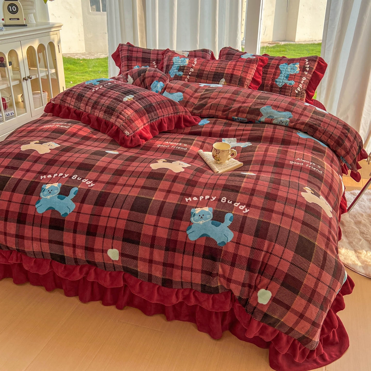 91家纺网 家纺一手货源 找家纺 美梦家纺 2025新款花边牛奶绒床盖四件套 可爱猫咪-红