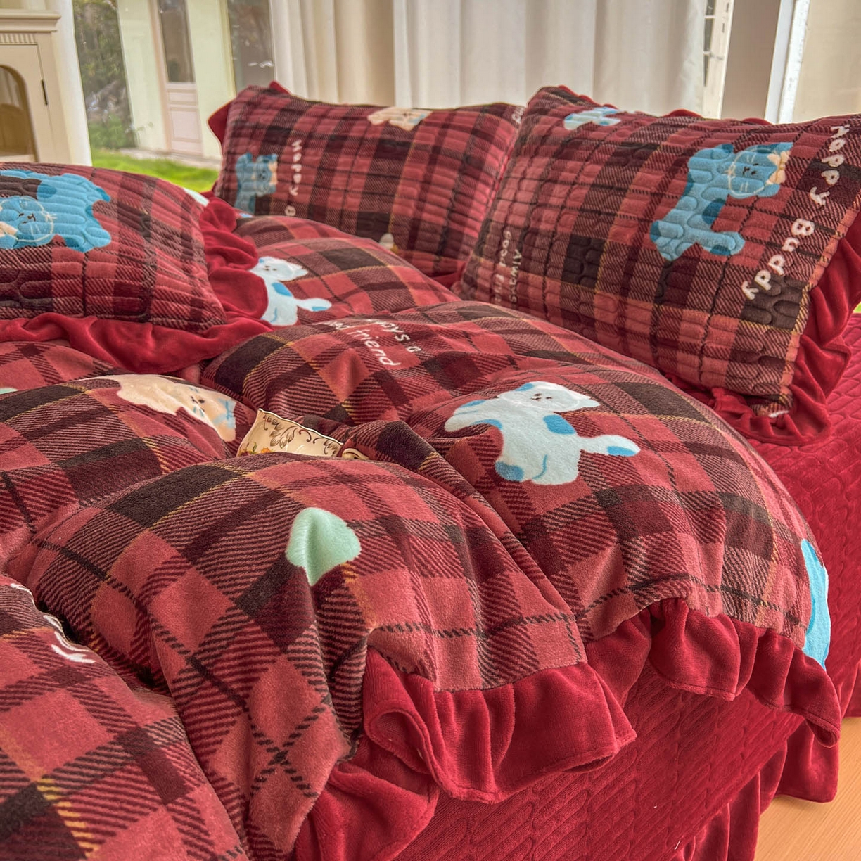 91家纺网 家纺一手货源 找家纺 美梦家纺 2025新款花边牛奶绒床盖四件套 可爱猫咪-红