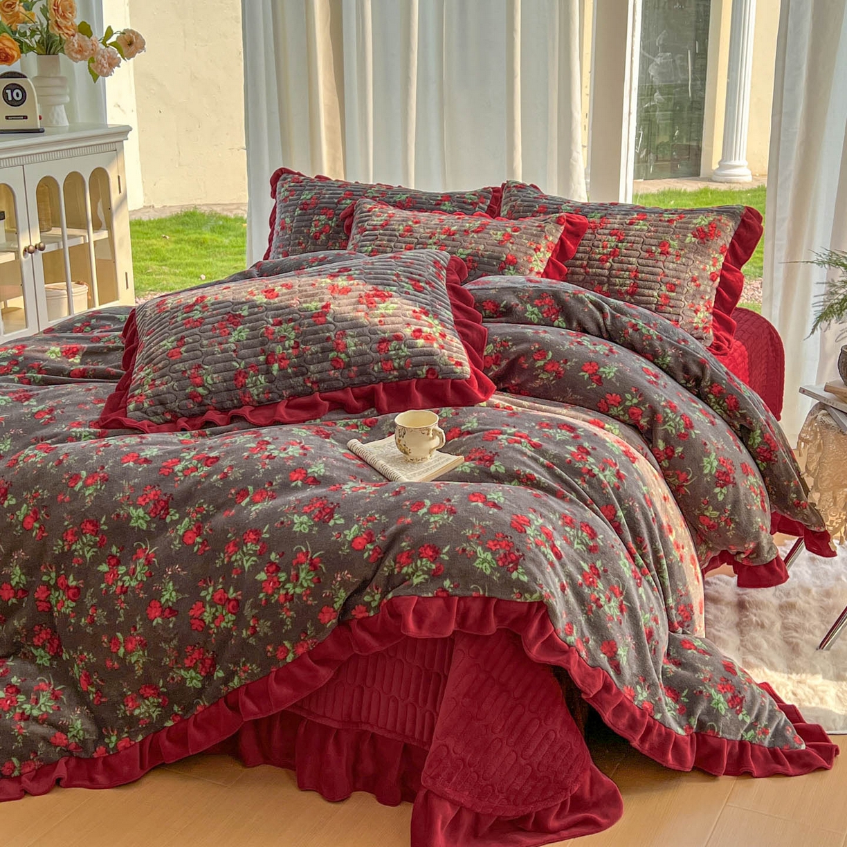 91家纺网 家纺一手货源 找家纺 美梦家纺 2025新款花边牛奶绒床盖四件套 玫瑰的故事