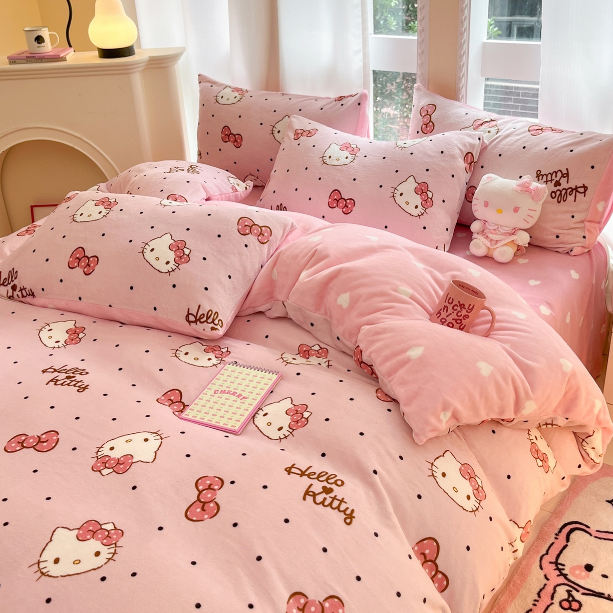 91家纺网 家纺一手货源 找家纺 博雅 2025新款三丽鸥正版授权高克重牛奶绒小版四件套提供买家秀 牛奶绒小版-粉色蝴蝶结 kt 猫