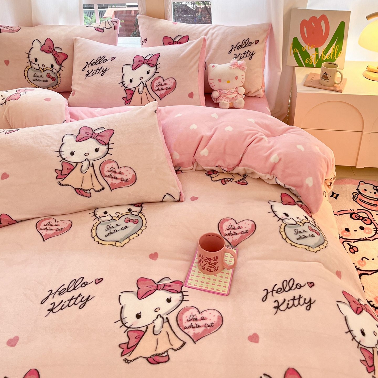 91家纺网 家纺一手货源 找家纺 博雅 2025新款三丽鸥正版授权高克重牛奶绒小版四件套提供买家秀 牛奶绒小版-害羞kt 猫专版花型