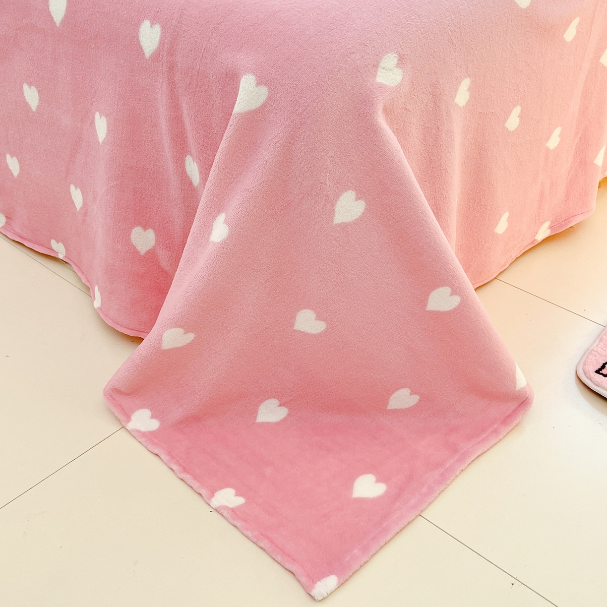 91家纺网 家纺一手货源 找家纺 博雅 2025新款三丽鸥正版授权高克重牛奶绒小版四件套提供买家秀 牛奶绒小版-害羞kt 猫专版花型