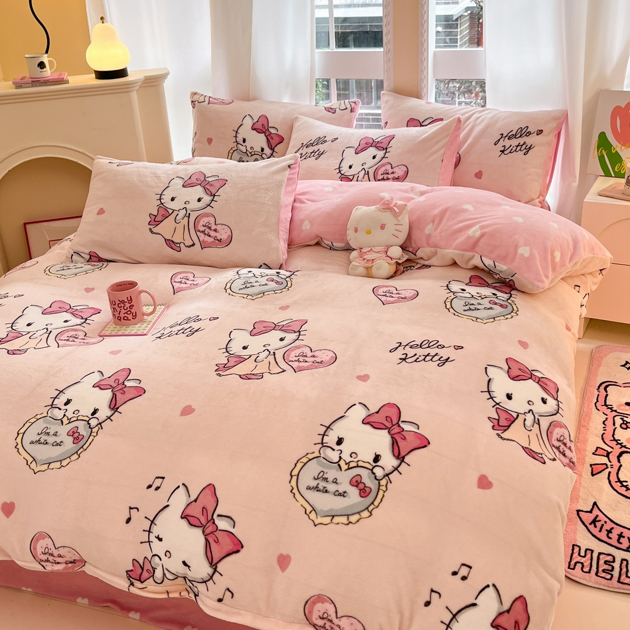 91家纺网 家纺一手货源 找家纺 博雅 2025新款三丽鸥正版授权高克重牛奶绒小版四件套提供买家秀 牛奶绒小版-害羞kt 猫专版花型