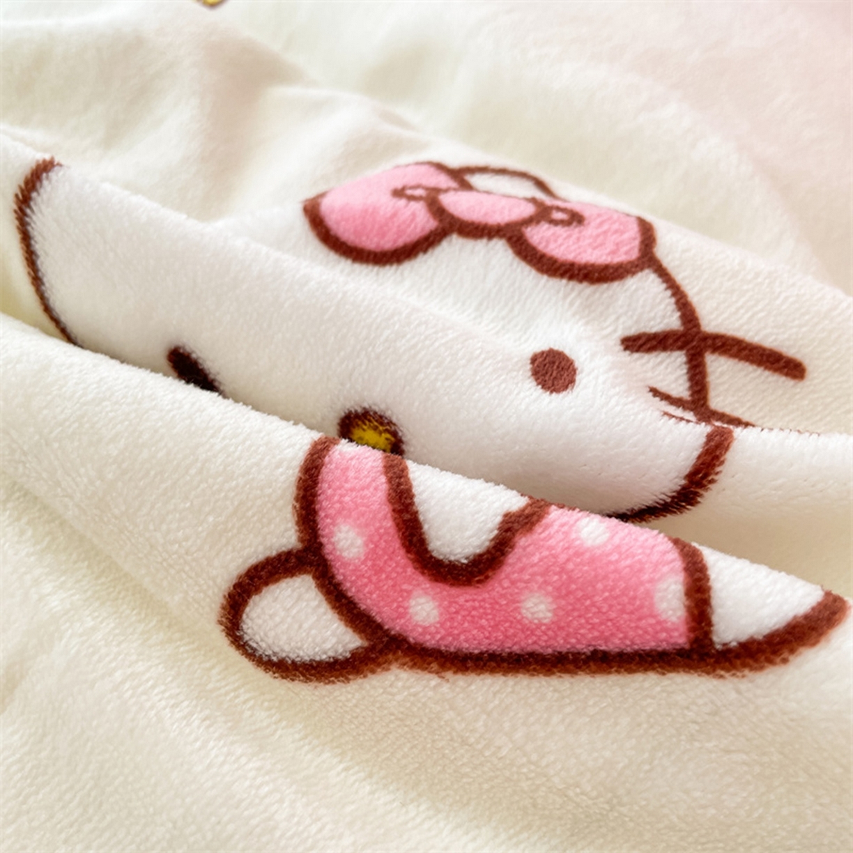 91家纺网 家纺一手货源 找家纺 博雅 2025新款三丽鸥正版授权高克重牛奶绒小版四件套提供买家秀 牛奶绒小版-蝴蝶结KT