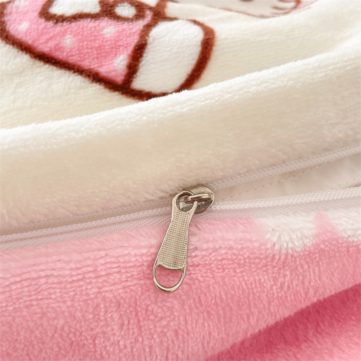 91家纺网 家纺一手货源 找家纺 博雅 2025新款三丽鸥正版授权高克重牛奶绒小版四件套提供买家秀 牛奶绒小版-蝴蝶结KT