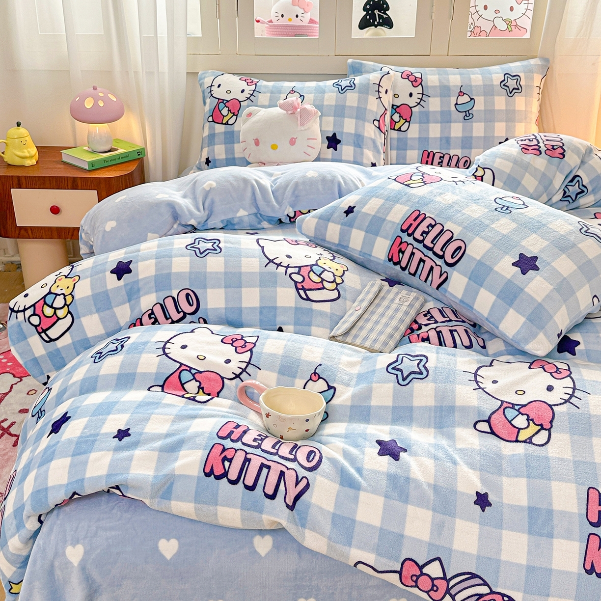 91家纺网 家纺一手货源 找家纺 博雅 2025新款三丽鸥正版授权高克重牛奶绒小版四件套提供买家秀 牛奶绒小版-蓝格幸运星KT