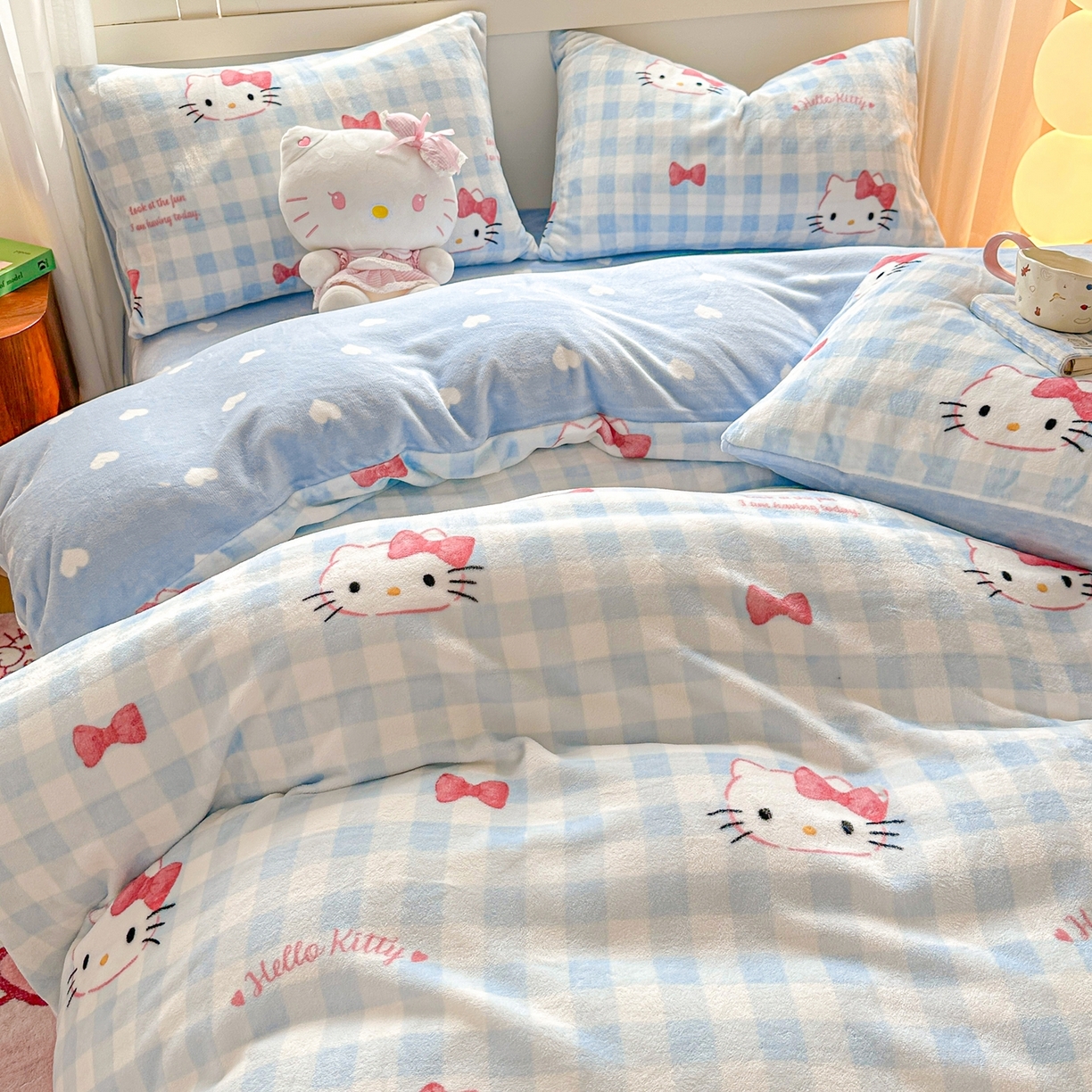 91家纺网 家纺一手货源 找家纺 博雅 2025新款三丽鸥正版授权高克重牛奶绒小版四件套提供买家秀 牛奶绒小版-蓝色蝴蝶结KT