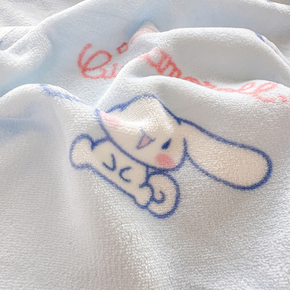 91家纺网 家纺一手货源 找家纺 博雅 2025新款三丽鸥正版授权高克重牛奶绒小版四件套提供买家秀 牛奶绒小版-满版玉桂狗