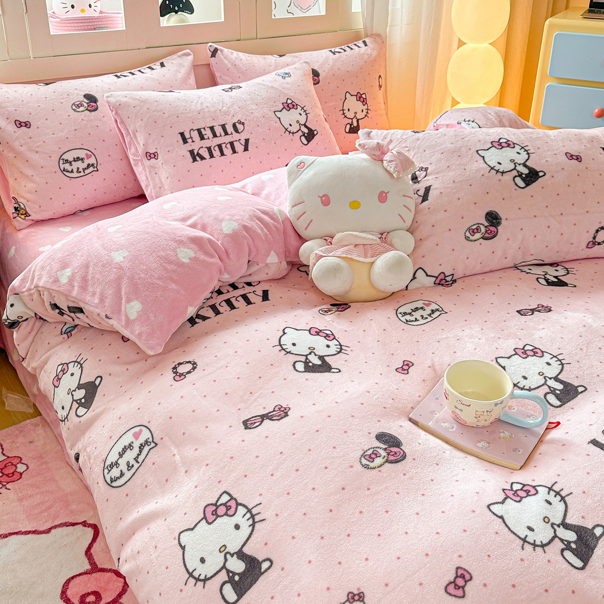 91家纺网 家纺一手货源 找家纺 博雅 2025新款三丽鸥正版授权高克重牛奶绒小版四件套提供买家秀 牛奶绒小版-美妆KT猫