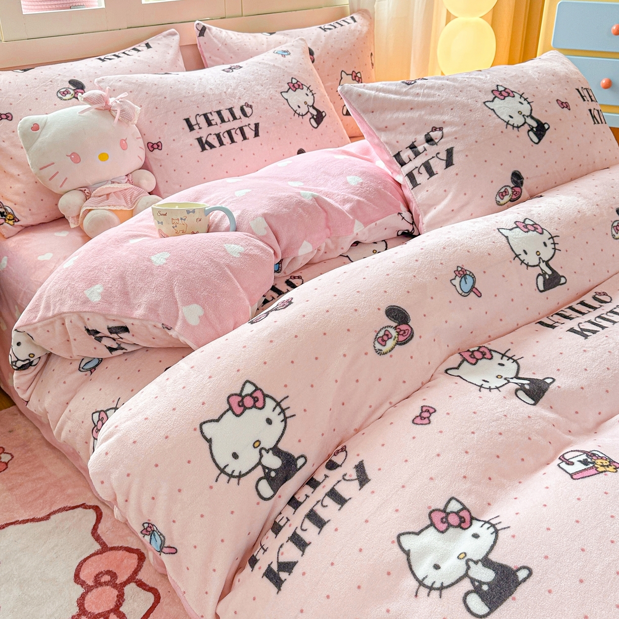 91家纺网 家纺一手货源 找家纺 博雅 2025新款三丽鸥正版授权高克重牛奶绒小版四件套提供买家秀 牛奶绒小版-美妆KT猫