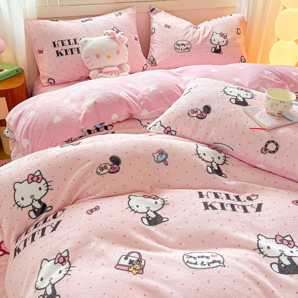 91家纺网 家纺一手货源 找家纺 博雅 2025新款三丽鸥正版授权高克重牛奶绒小版四件套提供买家秀 牛奶绒小版-美妆KT猫