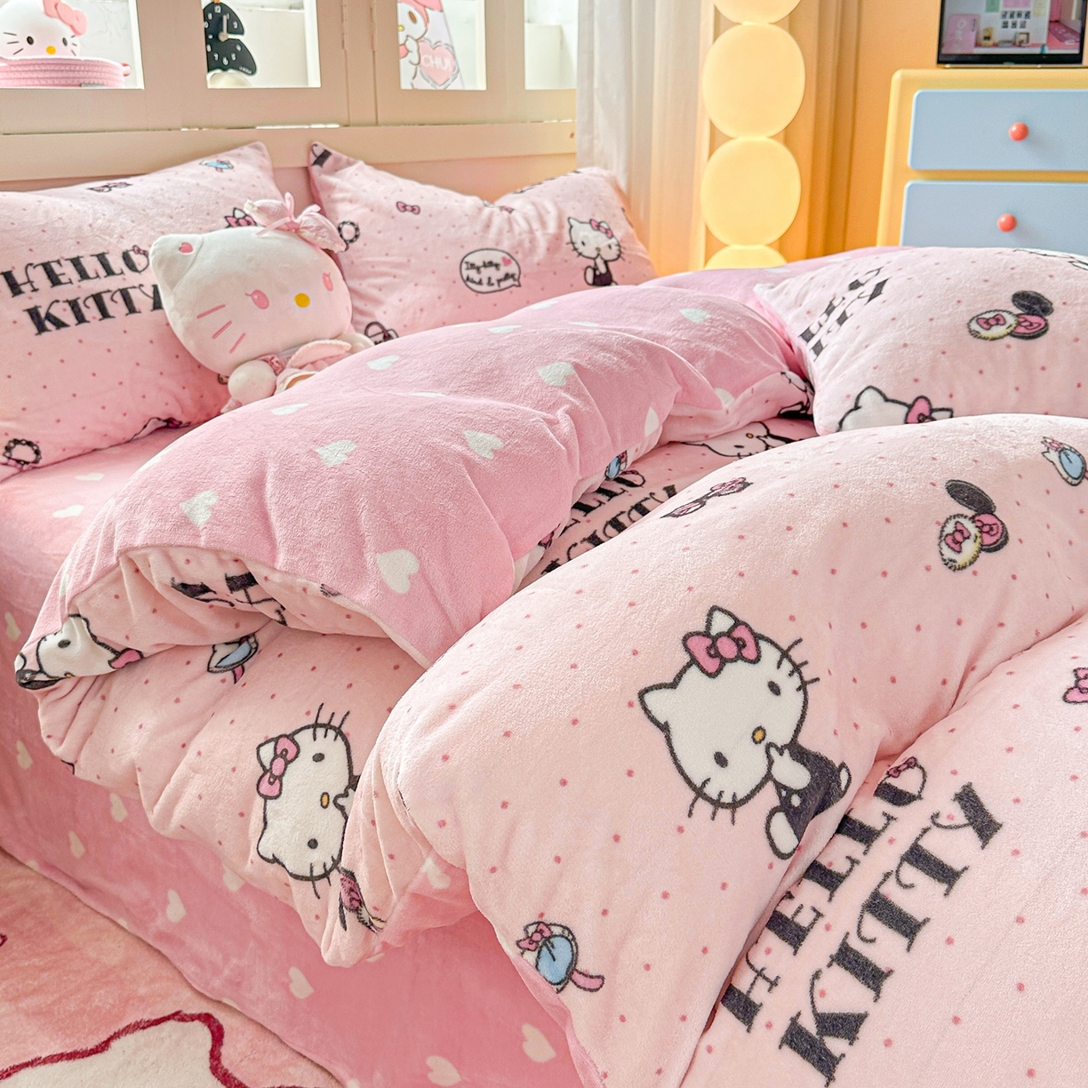 91家纺网 家纺一手货源 找家纺 博雅 2025新款三丽鸥正版授权高克重牛奶绒小版四件套提供买家秀 牛奶绒小版-美妆KT猫