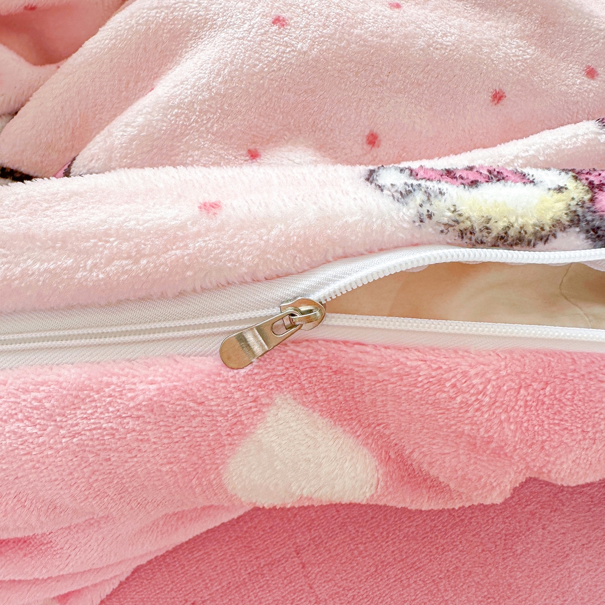 91家纺网 家纺一手货源 找家纺 博雅 2025新款三丽鸥正版授权高克重牛奶绒小版四件套提供买家秀 牛奶绒小版-美妆KT猫