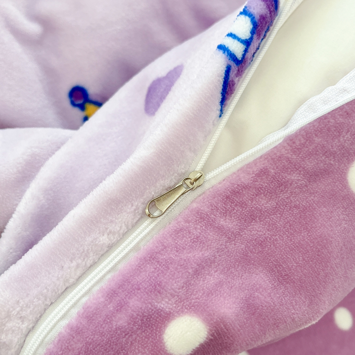 91家纺网 家纺一手货源 找家纺 博雅 2025新款三丽鸥正版授权高克重牛奶绒小版四件套提供买家秀 牛奶绒小版-奶茶库洛米专版花型